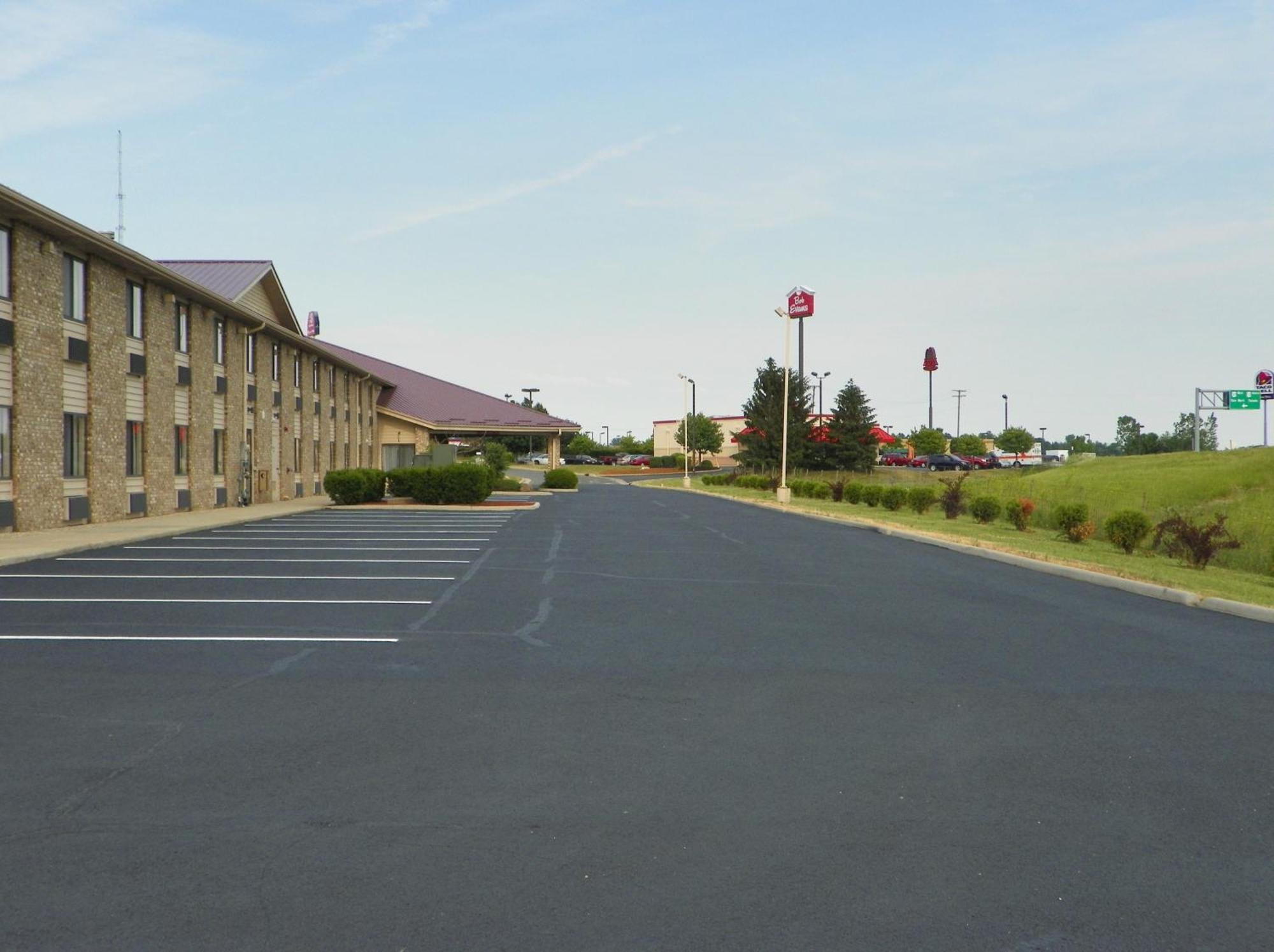 Royalton Inn & Suites Upper Sandusky Kültér fotó